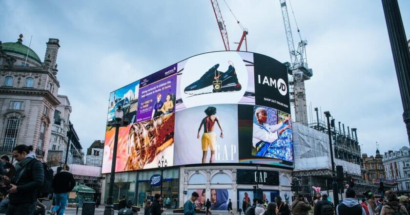 Boosting Customer Engagement With Interactive Outdoor Digital Display